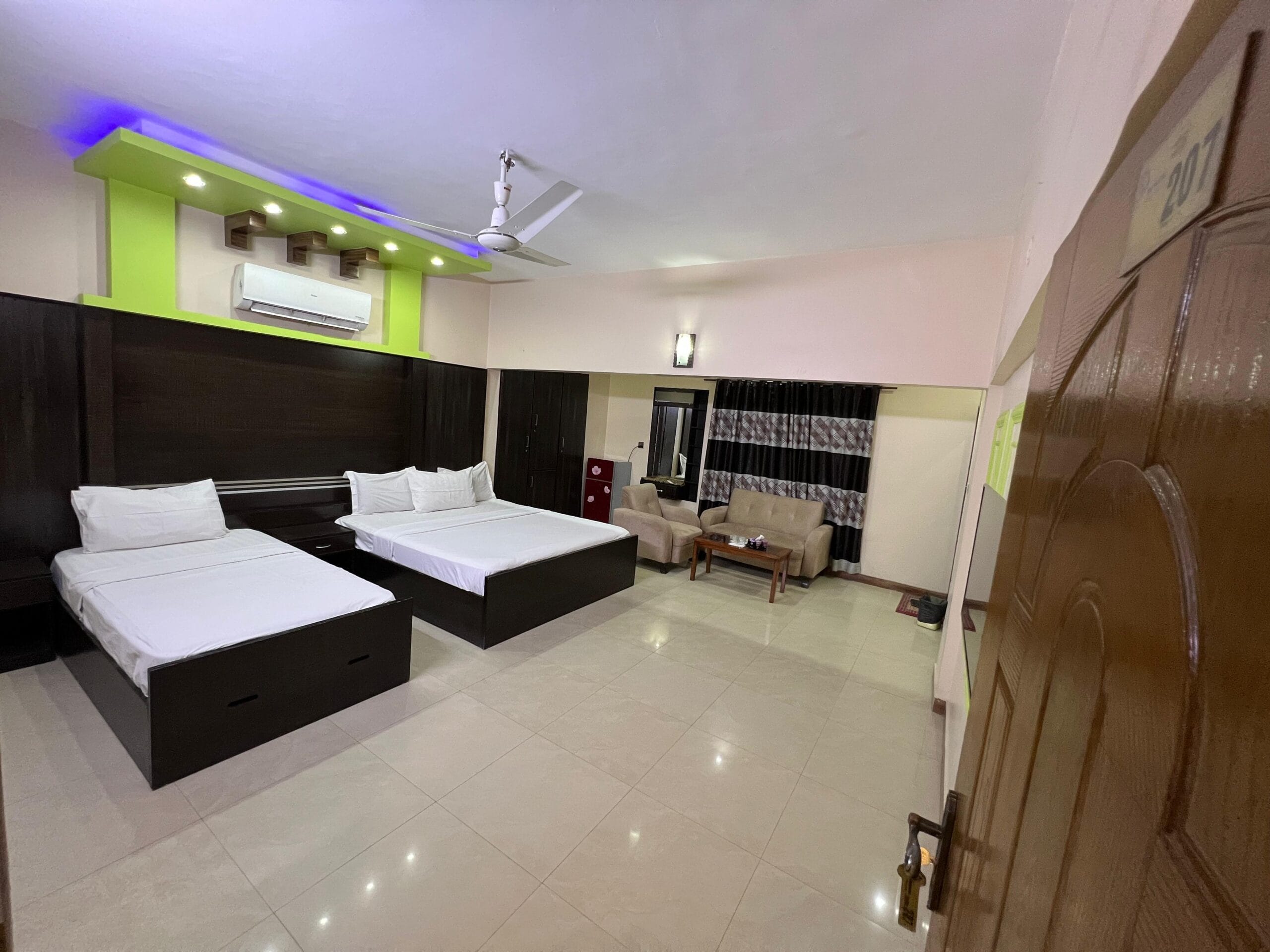 Room in Hotel Regalia Inn Karachi